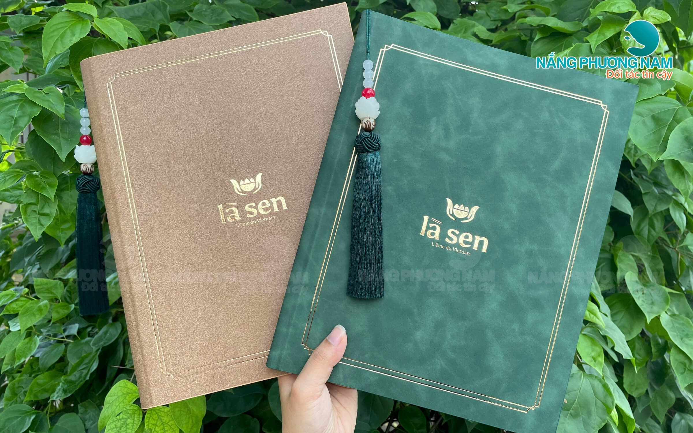 in-menu-bia-da-xanh-ep-kim-noi-bat In menu bìa da xanh ép kim nổi bật