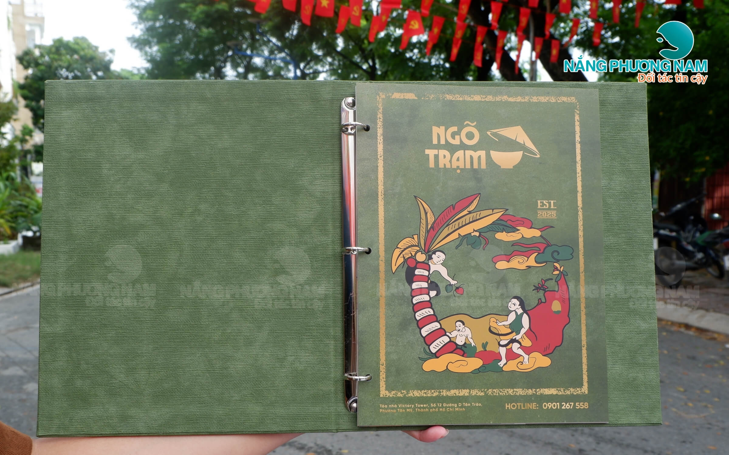 in-menu-nha-hang-truyen-thong In menu nhà hàng bằng bìa da gáy còng