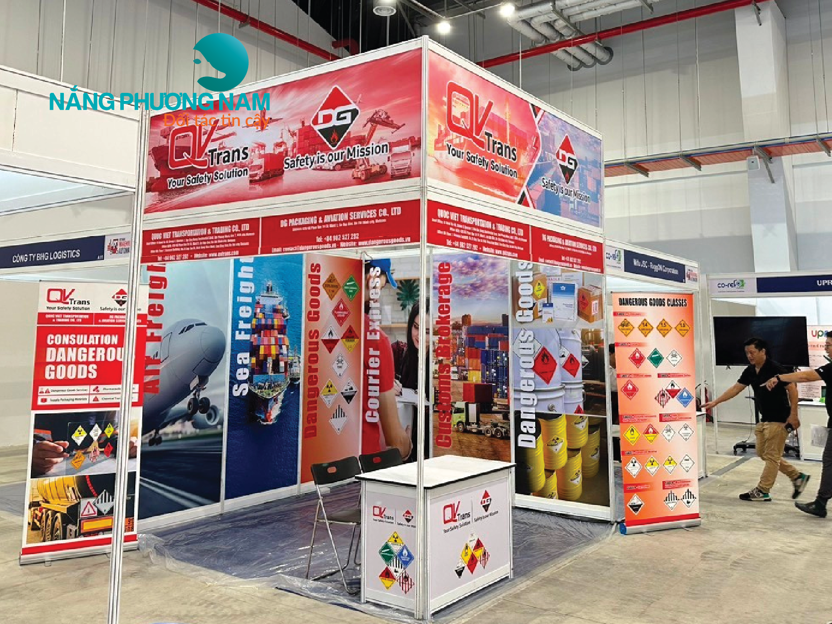 lam bang hieu quang cao bang khung bat tai hoi cho