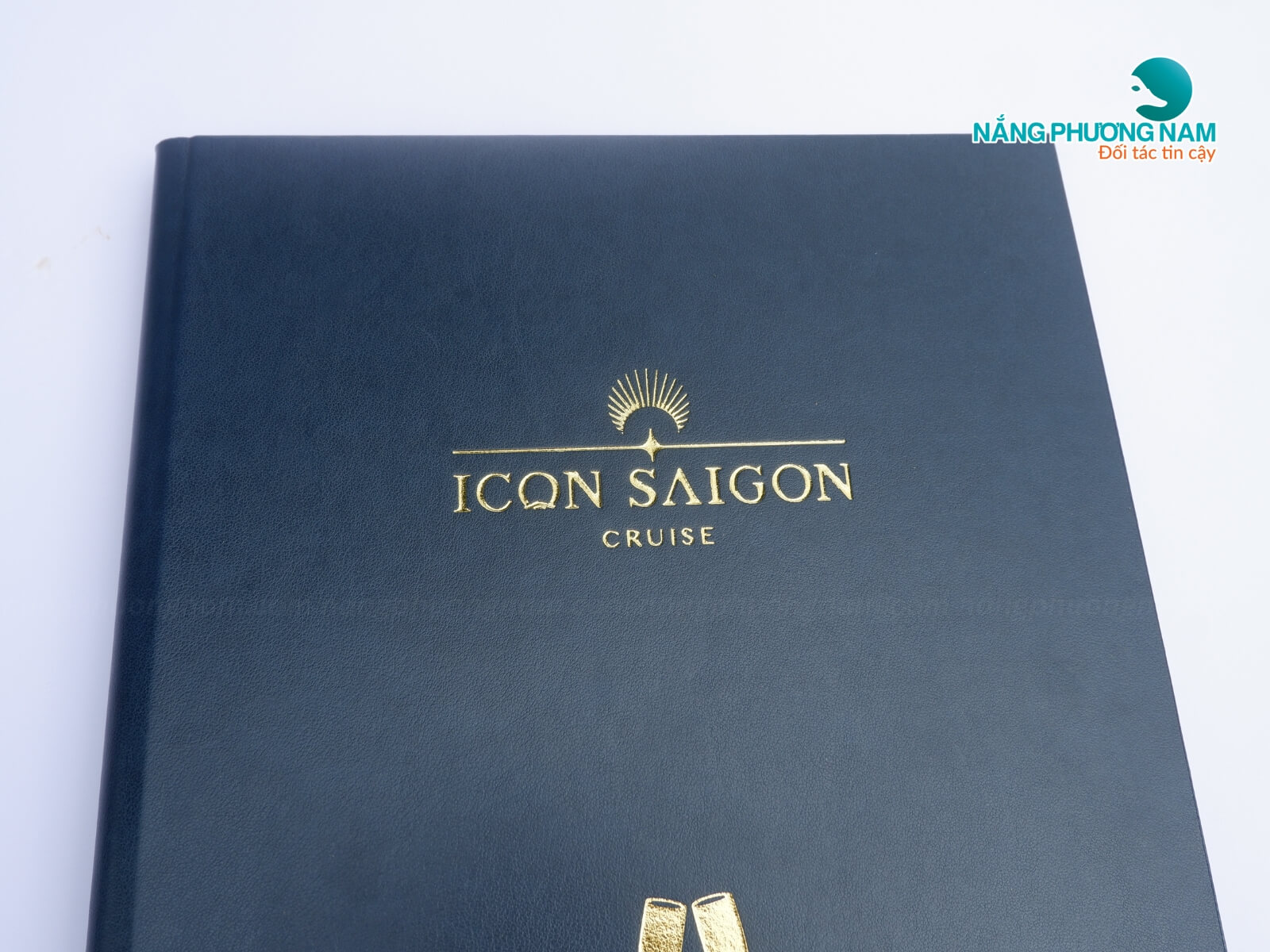 bia-menu-da-ep-kim-noi-bat Bìa menu da ép kim nổi bật