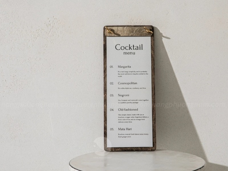 lam-menu-bang-bia-go Menu bìa gỗ cầm tay nhỏ gọn