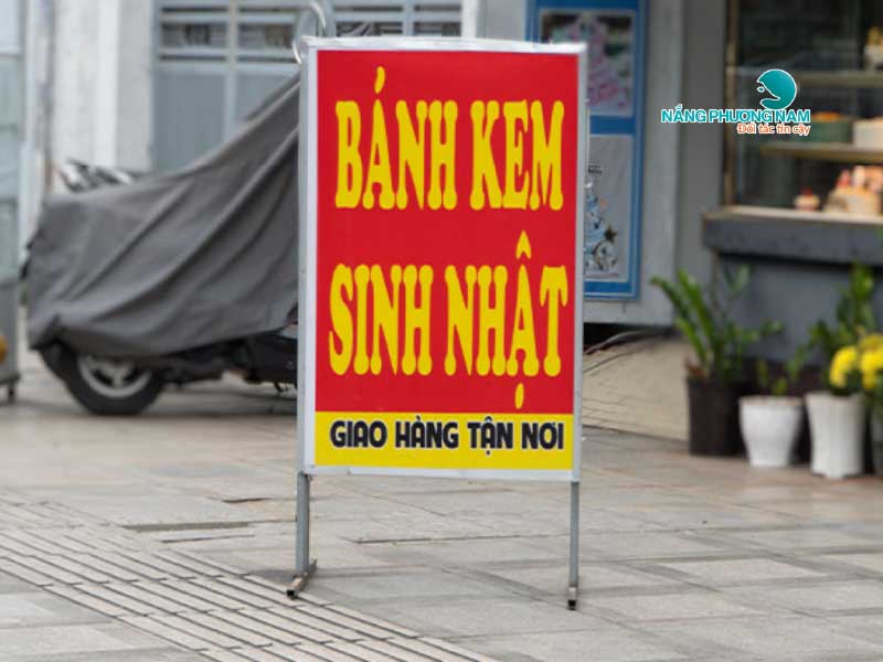 mau-bang-hieu-dung-dep Ưu điểm của bảng hiệu đứng 2 mặt so với các loại bảng hiệu khác