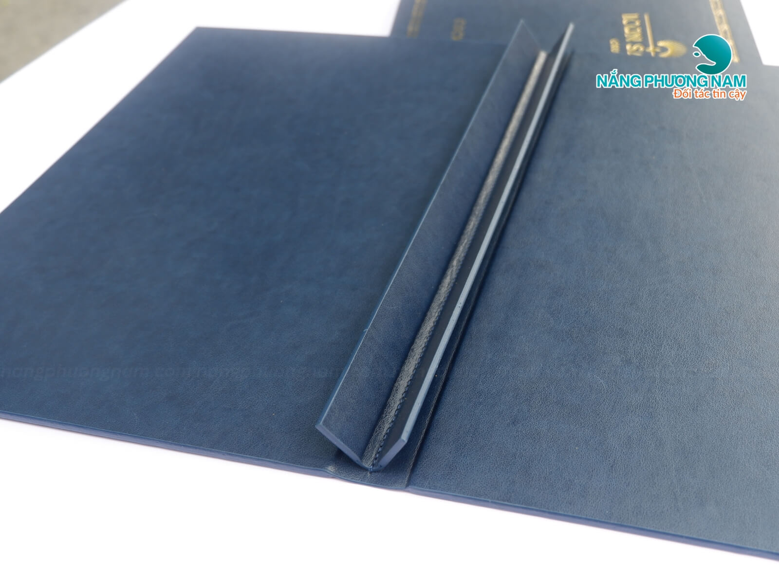 mau-bia-da-an-tuong bìa da menu