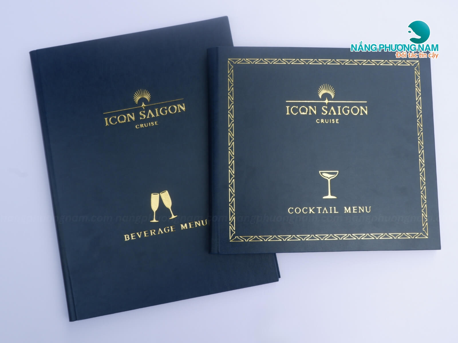 mau-menu-bia-da-ep-kim Mẫu bìa da menu đẹp thương hiệu Icon Saigon Cruise
