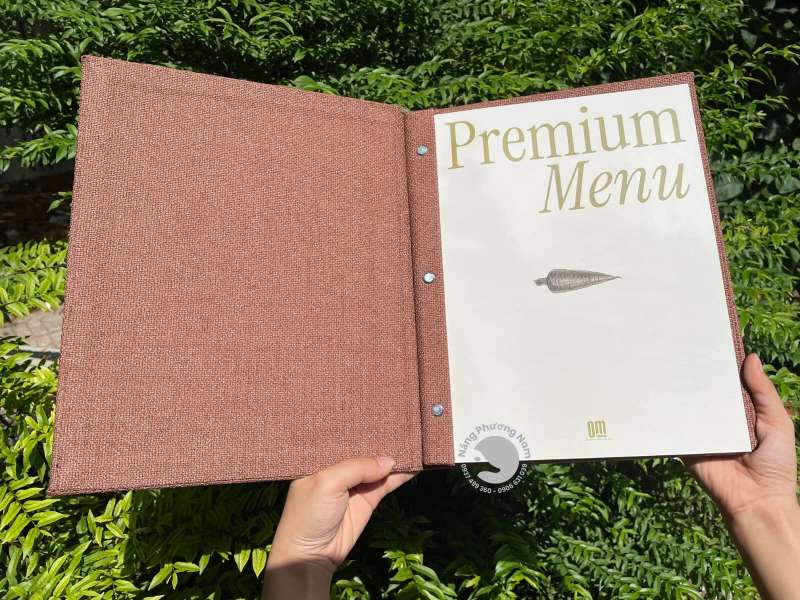 mau-menu-bia-vai-logo-theu Mẫu menu bìa vải logo thêu ấn tượng