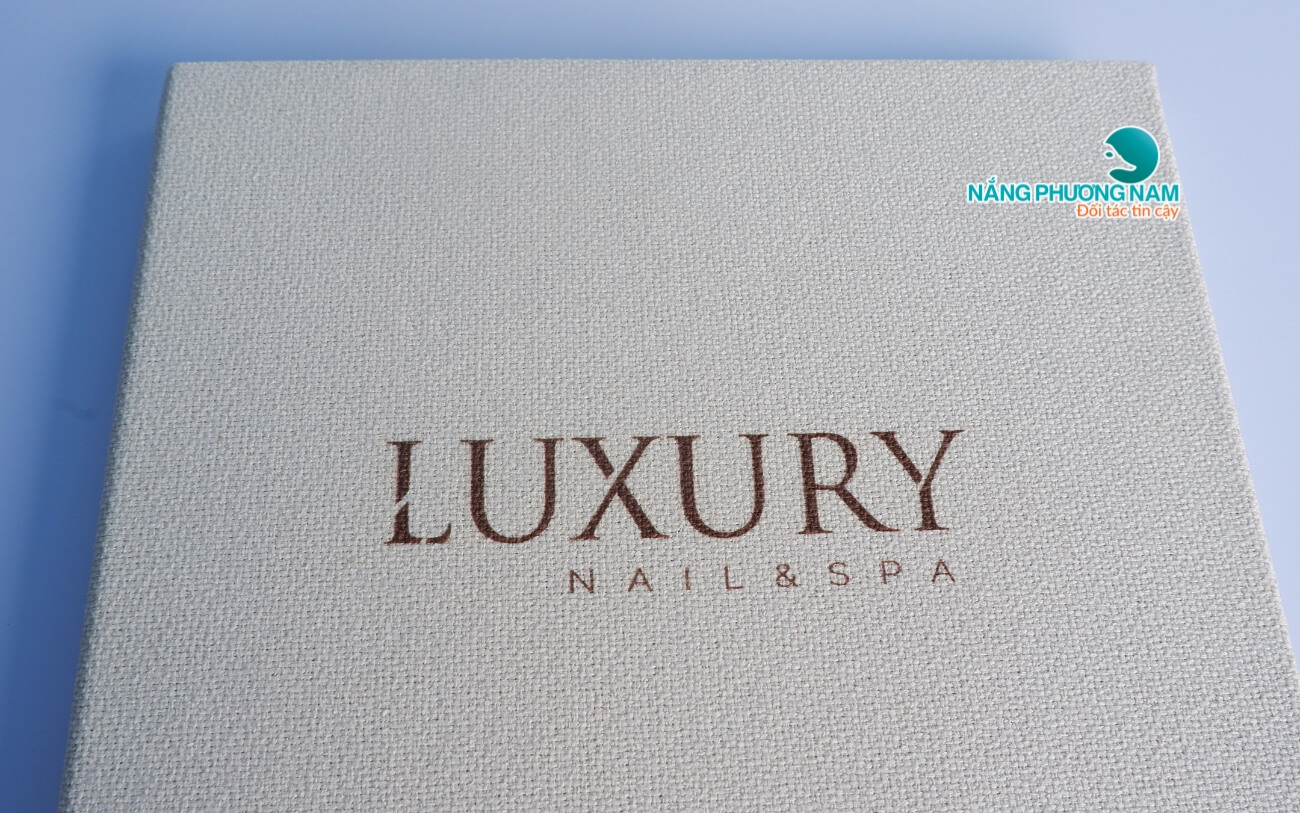 mau-menu-luxury Menu bìa vải in UV sắc nét