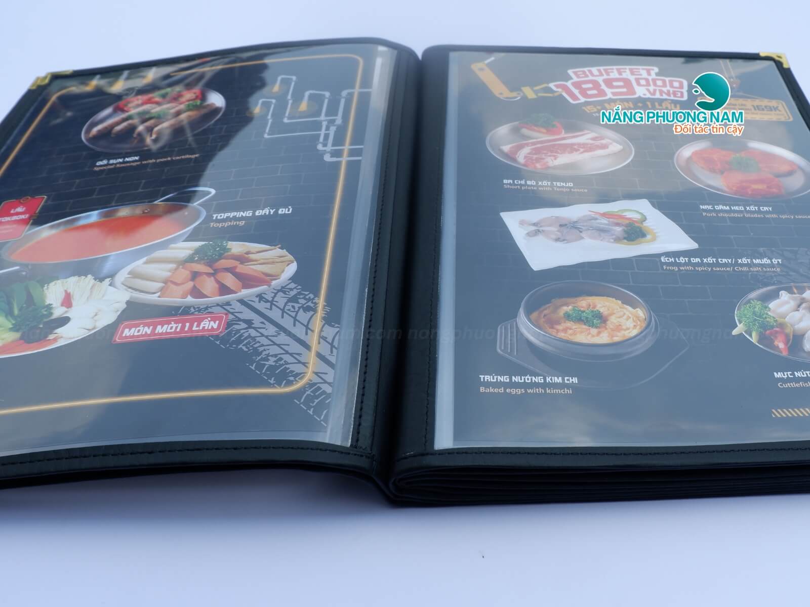 mau-menu-nhua-kieng-nha-hang-buffet-nuong Gáy da menu kiếng nhựa
