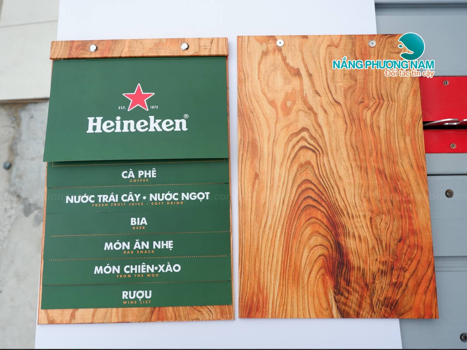 mau-menu-quan-nuoc-bia-go Menu quán nước bằng bìa gỗ cầm tay tiện lợi