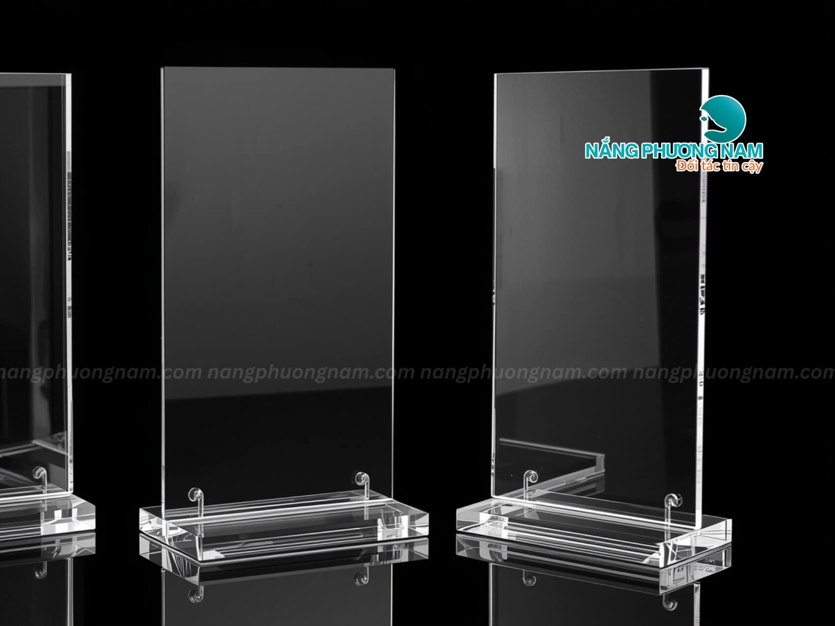 mau-tent-card Chất liệu mica bền đẹp, chắc chắn