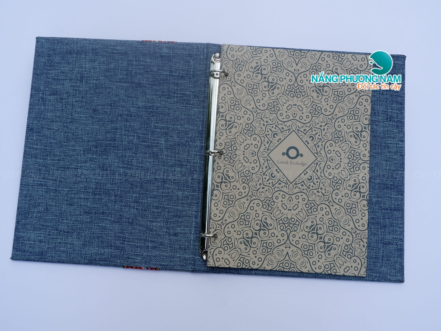 mau-thiet-ke-menu-vai-bang-bia-cong Menu vải gáy còng