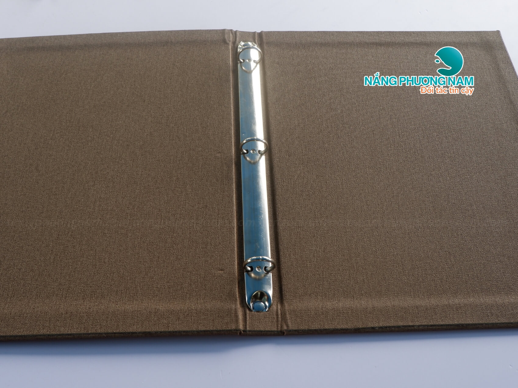 menu-bia-cong-a4-dep Bìa menu gáy còng a4 nổi bật