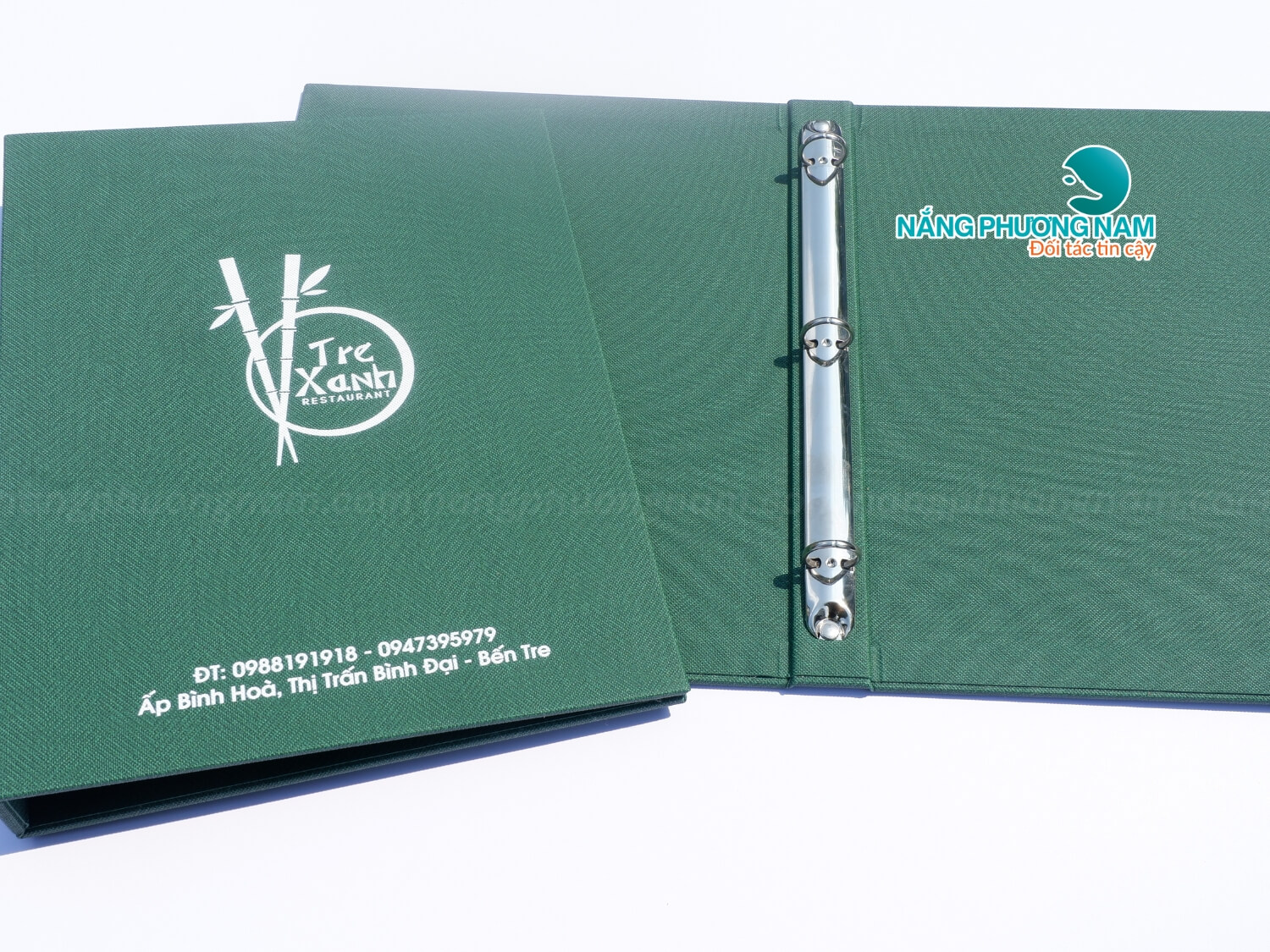 menu-bia-cong Mẫu menu da in UV gáy còng