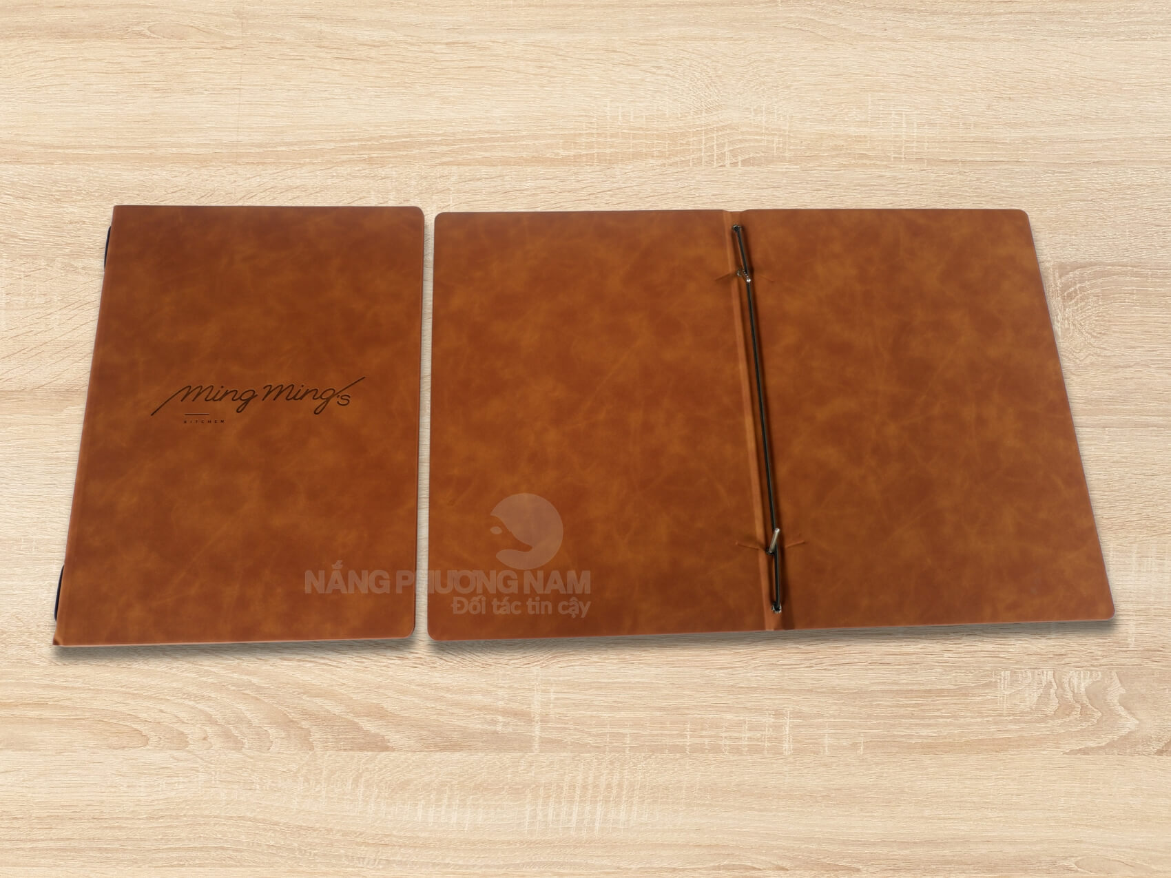 thiết kế bìa menu dạng cuốn