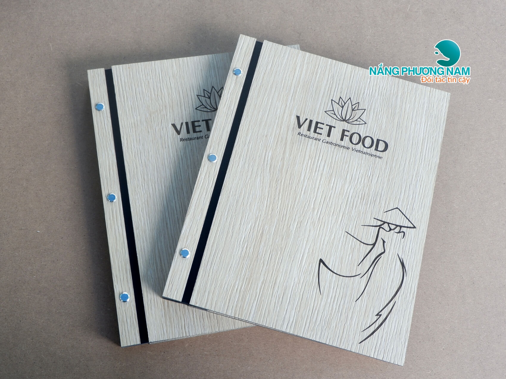 menu-bia-go-dang-cuon Menu bìa gỗ logo khắc laser