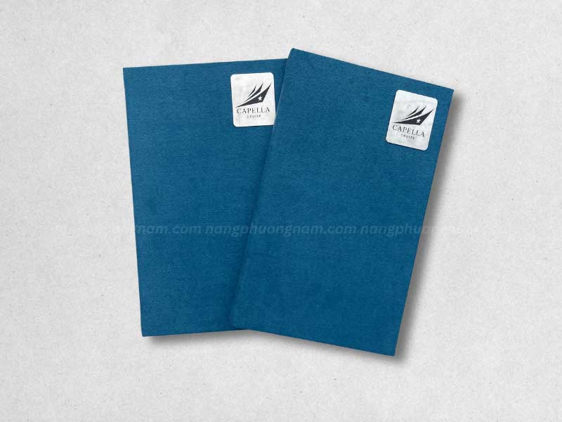 menu-bia-vai-logo-inox-khac-laser Cuốn menu vải Capella Cruise