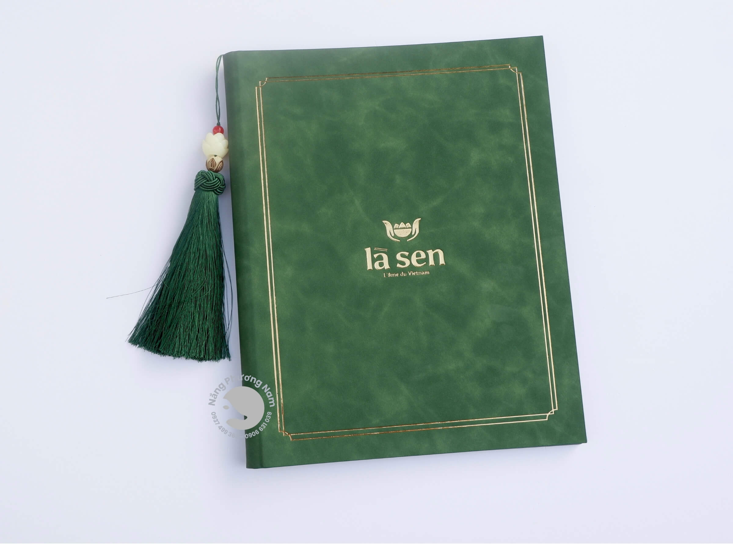 menu-da-ep-kim-phu-kien-day-noi-bat thiết kế menu bìa da ép kim