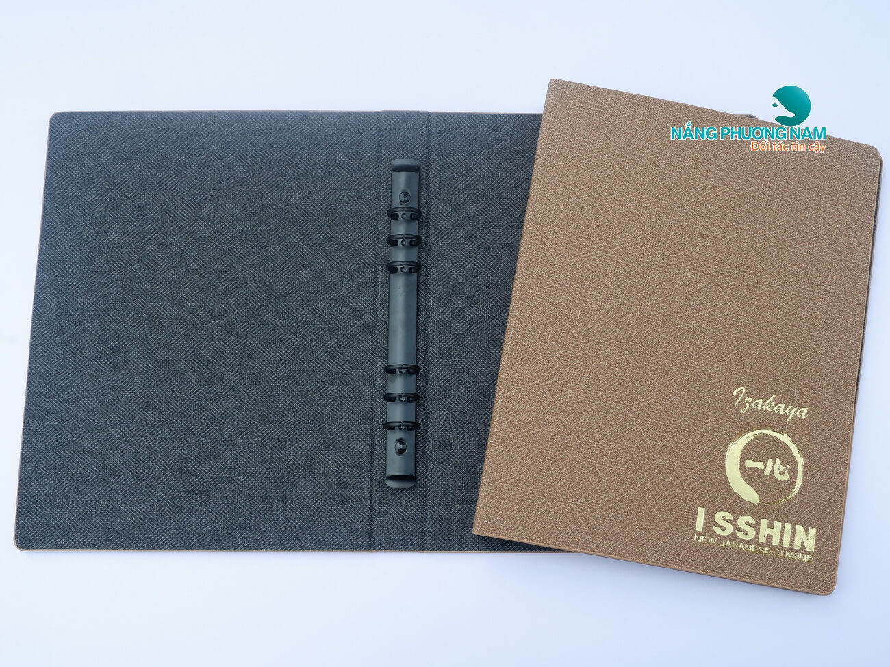 menu-da-gay-cong-ep-kim Mẫu menu bìa da ép kim gáy còng tiện lợi