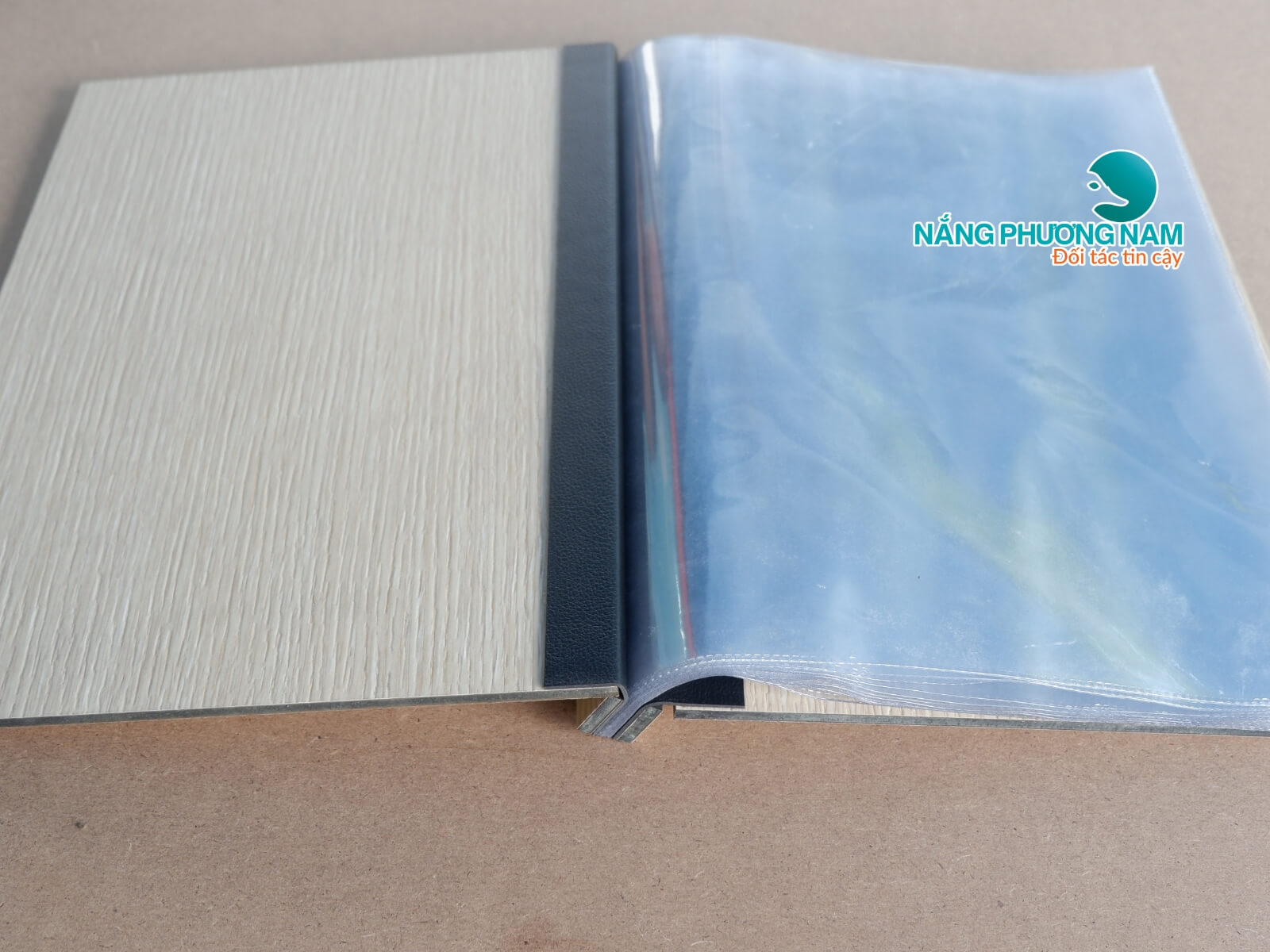 menu-gay-noi-da Menu bìa gỗ gáy nối da