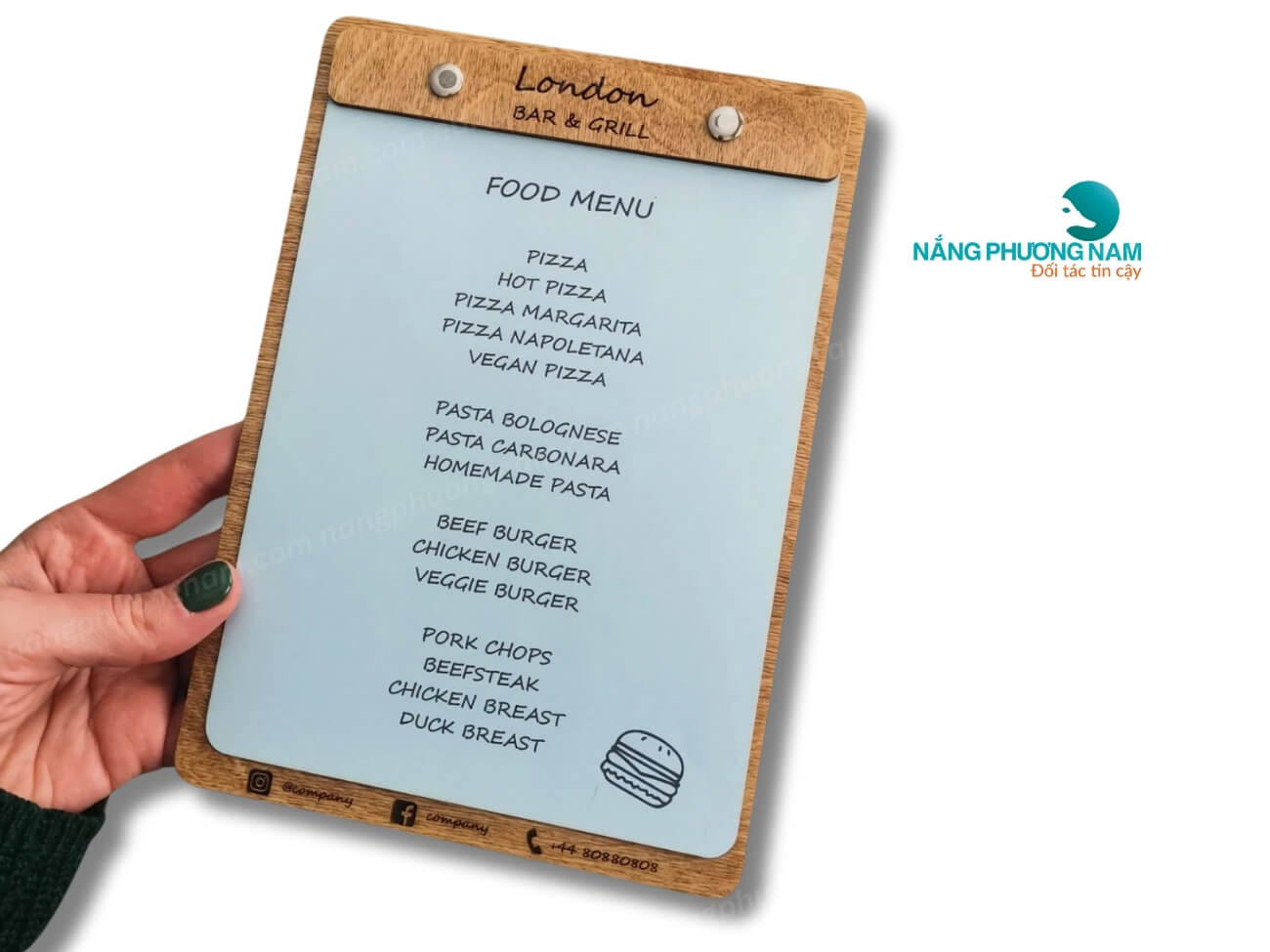 Menu bìa gỗ cầm tay chắc chắn