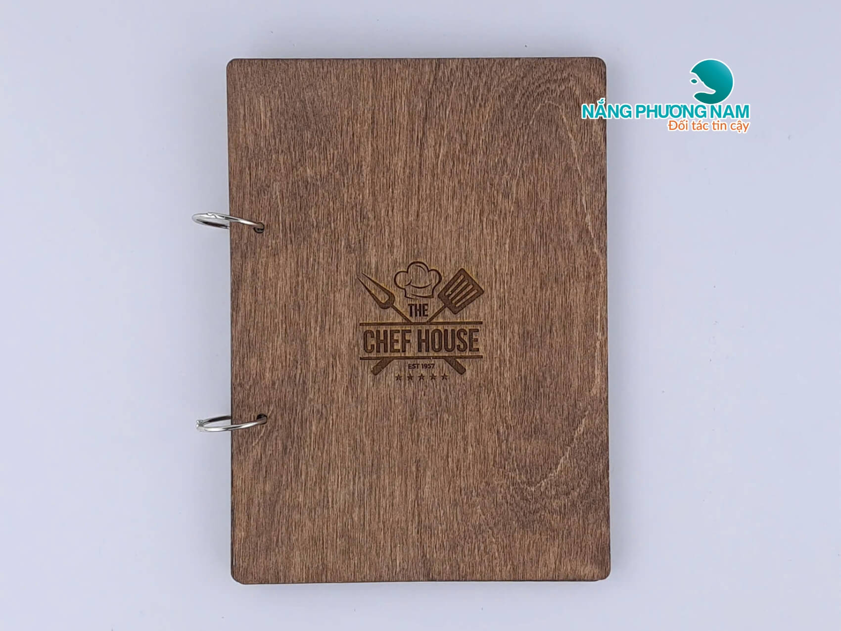 menu-go-gay-khoen-tron menu bìa gỗ dạng cầm tay