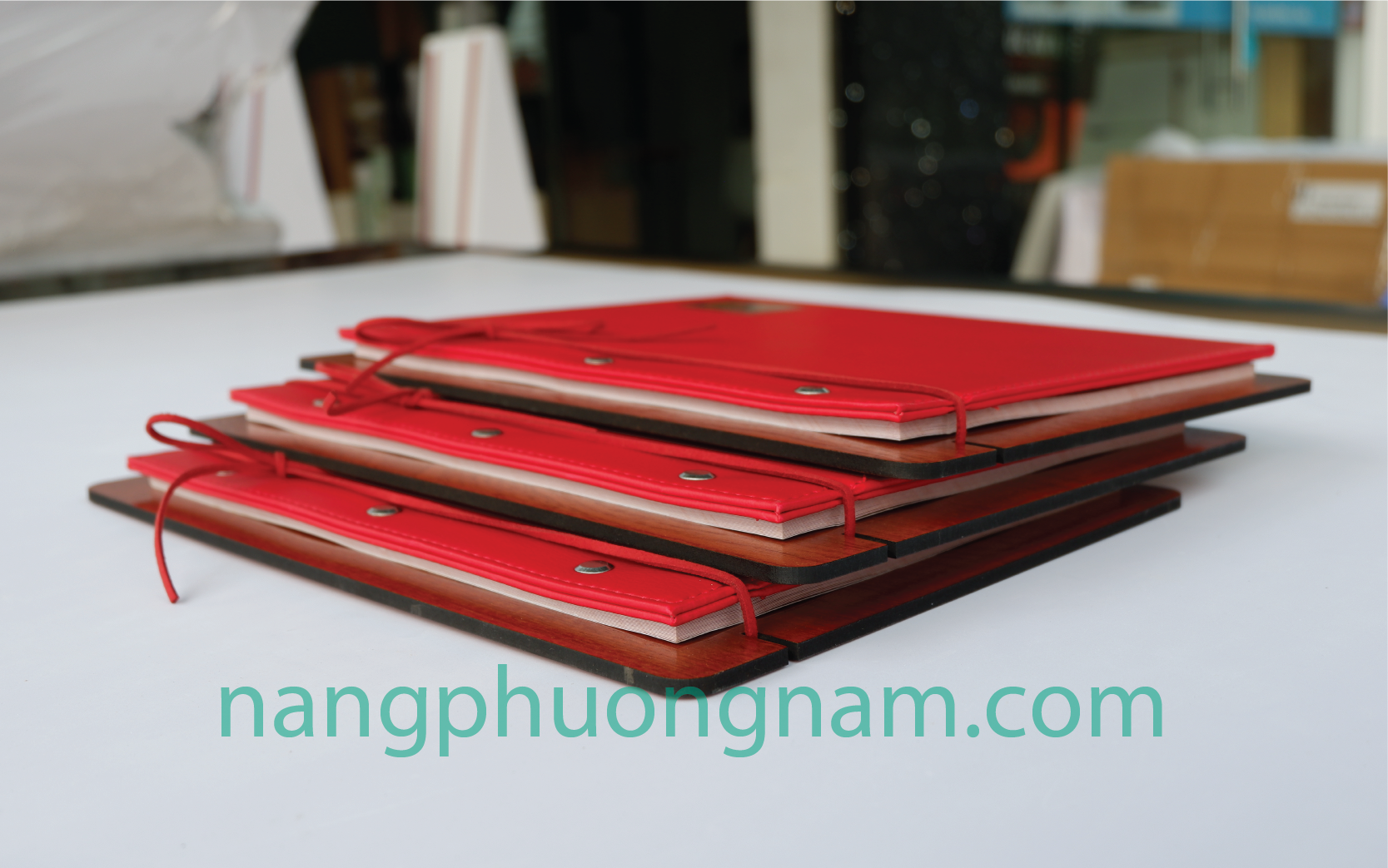 menu nhà hàng đẹp-kết hợp gỗ và da menu nhà hàng đẹp-kết hợp gỗ và da
