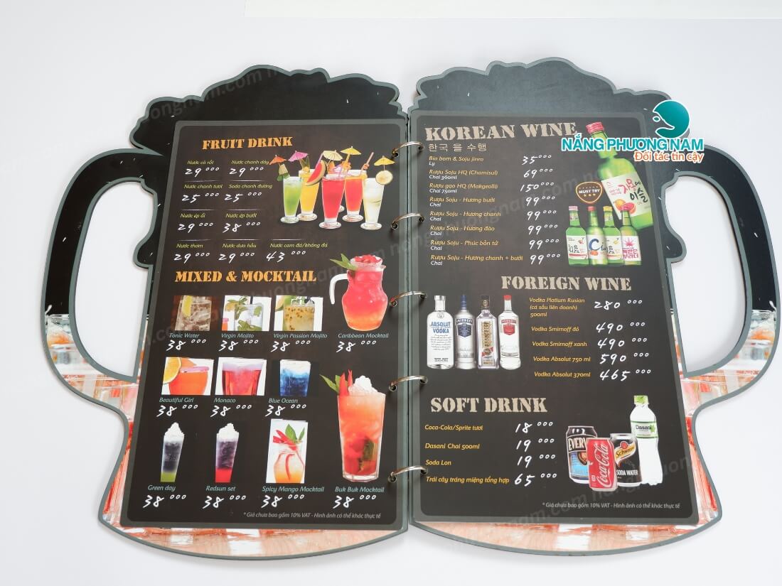 Menu cho quán nước với hình ly nổi bật