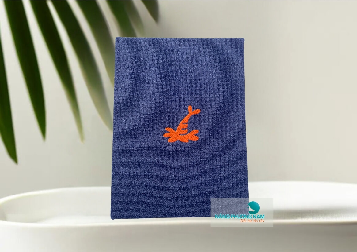 menu-vai-kich-thuoc-a5 Menu vải logo thêu