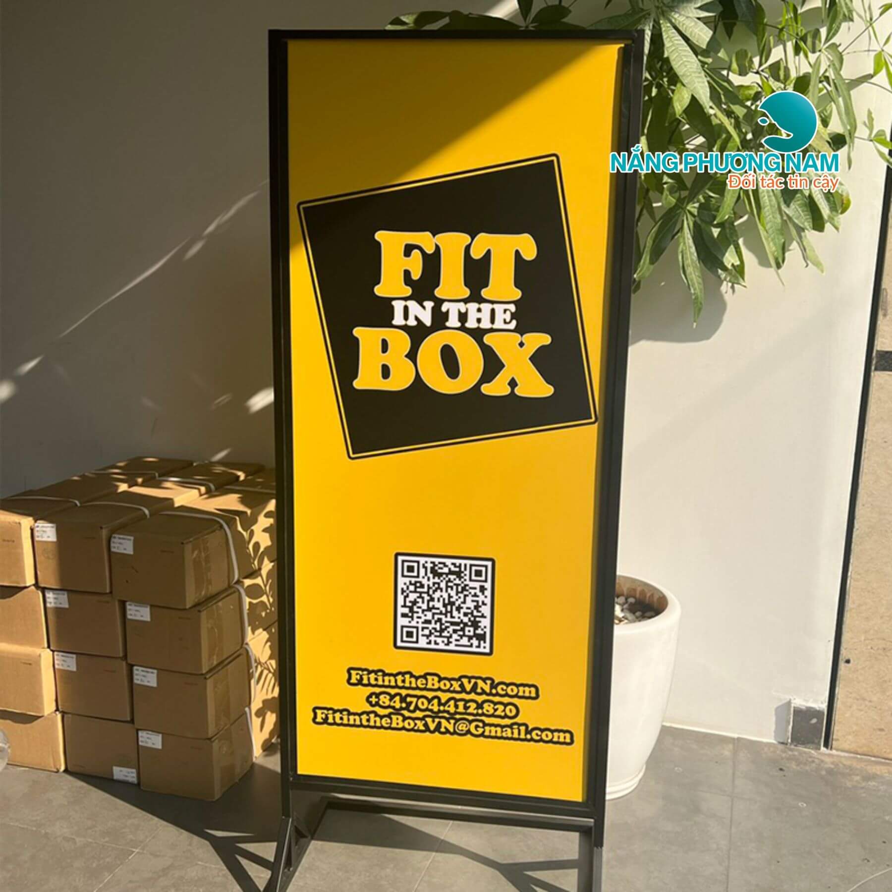 standee-dung-khung-sat standee khung sắt bền đẹp theo thời gian