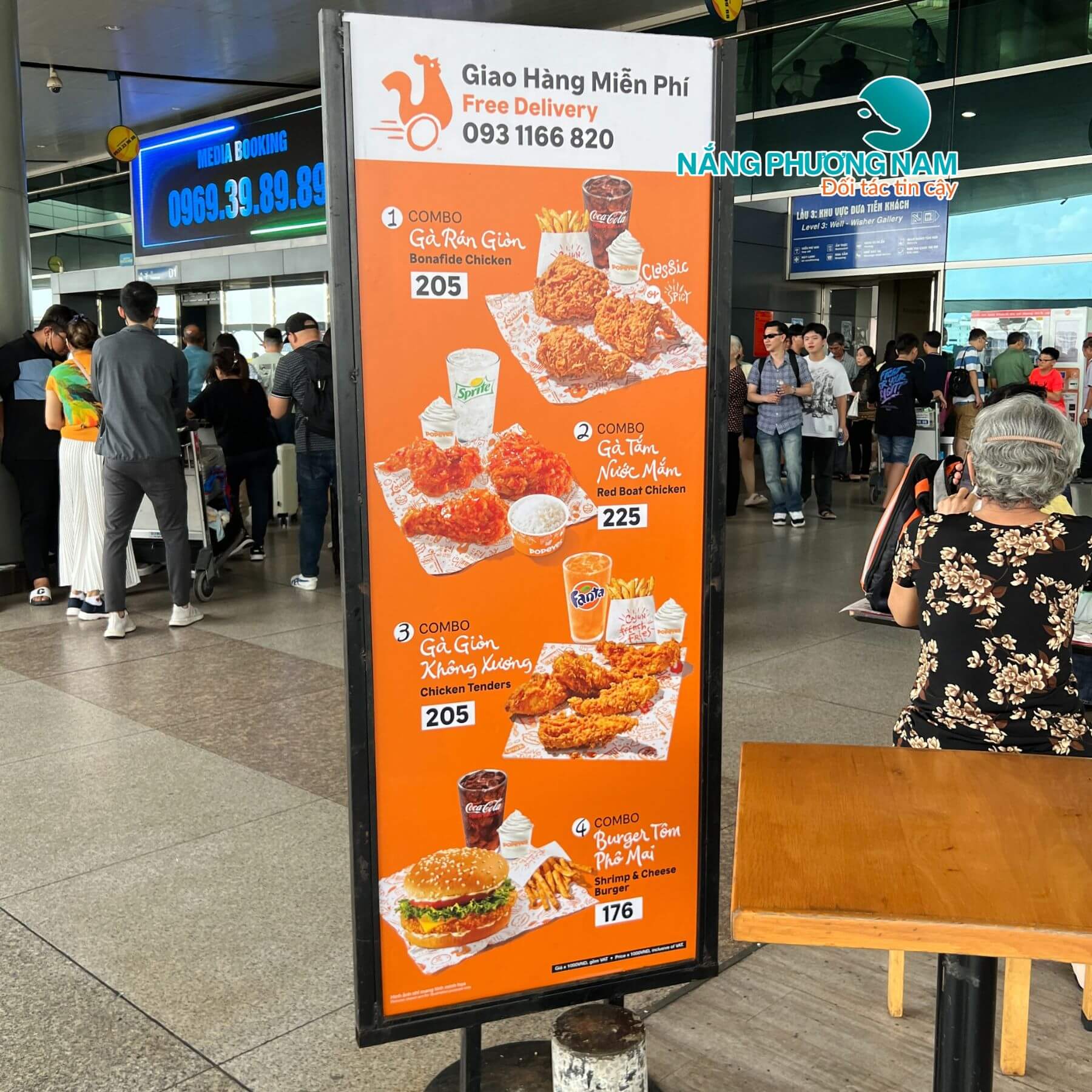 standee-khung-sat-an-tuong in ấn standee khung sắt bền đẹp