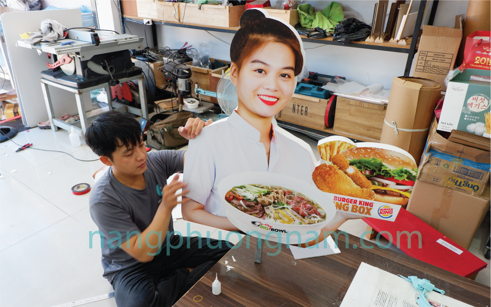 standee là gì- standee mô hình 3D standee là gì- standee mô hình 3D