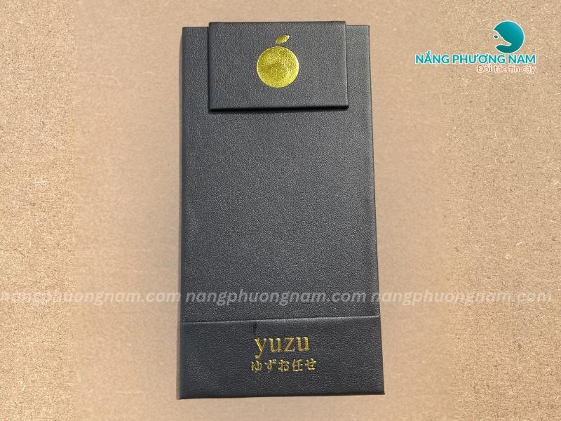 tang-cuong-nhan-dien-thuong-hieu-voi-bia-da-kep-bill-in-logo Giúp nâng cao độ nhận diện thương hiệu với bìa da kẹp bill