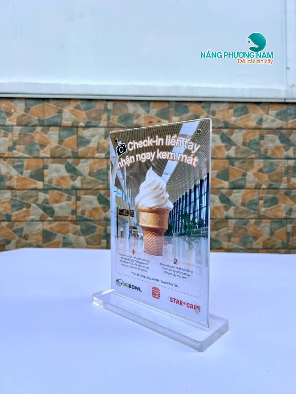 tent-card-a5 Mẫu tent card a5 mica bền đẹp