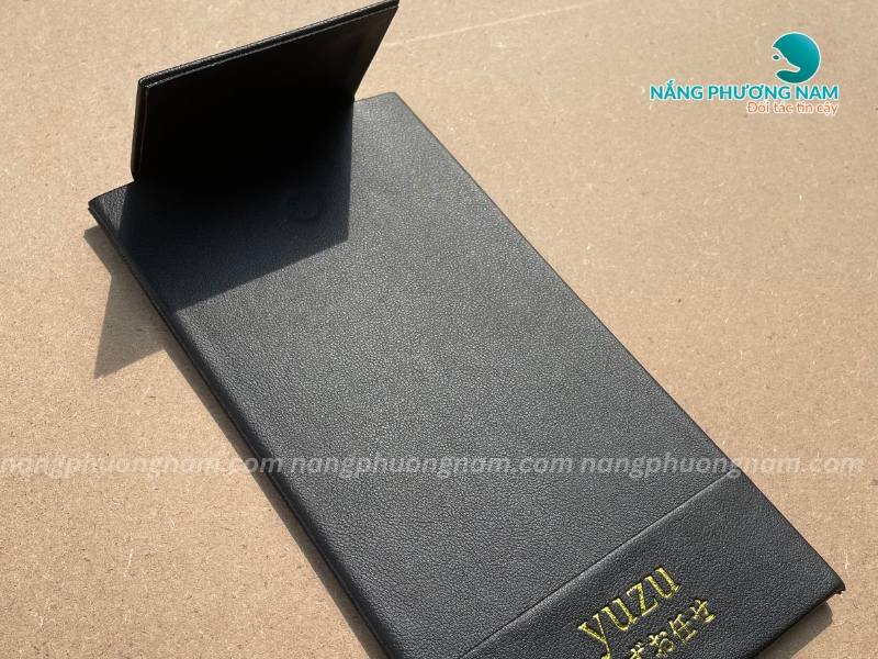 thiet-ke-bia-kep-bill-tinh-tien-bang-da-chac-chan Thiết kế bìa kẹp bill bằng da chắc chắn sang trọng bền bỉ