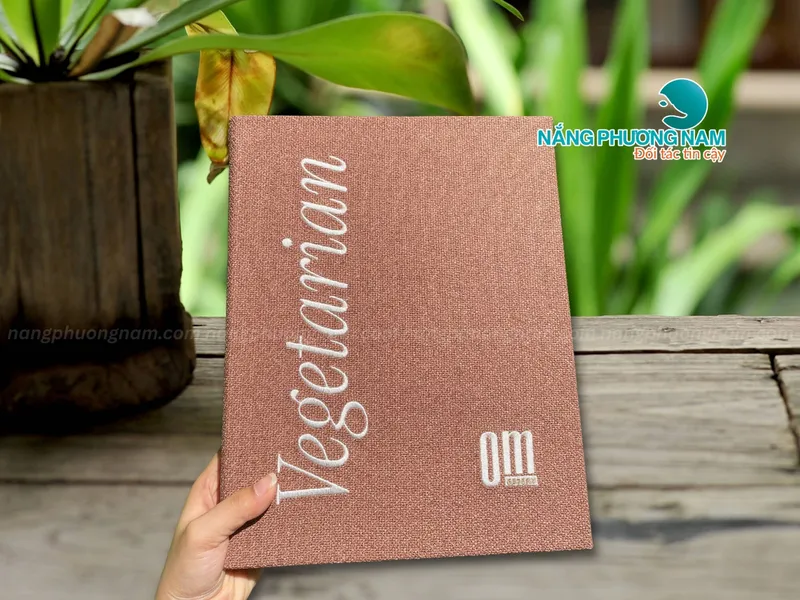 Thiết kế in ấn menu đẹp - Chất liệu menu vải linen cao cấp