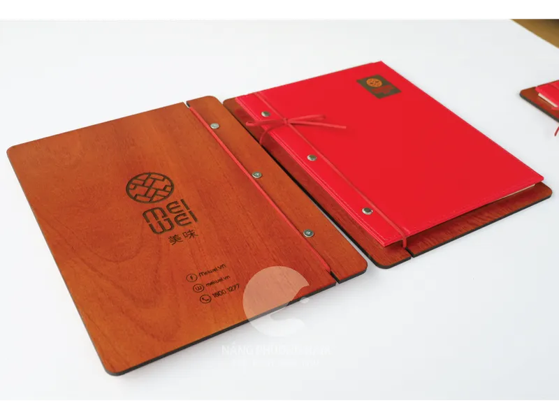 Menu bìa gỗ kết hợp da