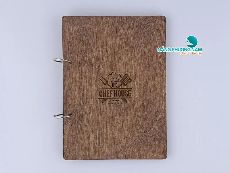 Báo giá in menu gỗ mới nhất dành cho nhà hàng, quán ăn, spa, nail
