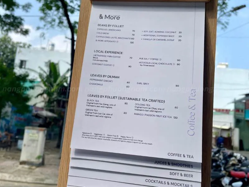 Menu gỗ cầm tay - Chất liệu tự nhiên bền đẹp qua nhiều năm