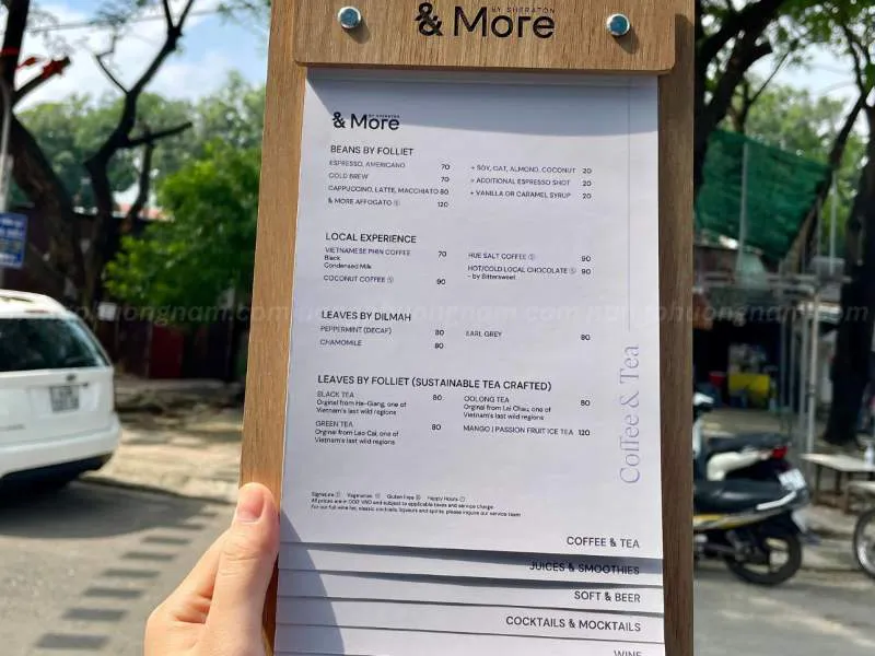 Menu gỗ cầm tay - Chất liệu tự nhiên bền đẹp qua nhiều năm