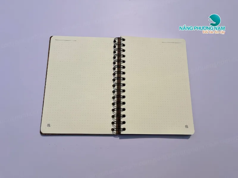 In sổ tay theo yêu cầu - Bìa gỗ bền đẹp, ấn tượng từ cái nhìn đầu tiên