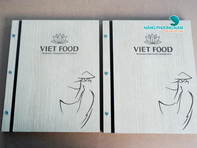Menu gỗ, các dạng thực đơn bìa gỗ không nên bỏ qua.