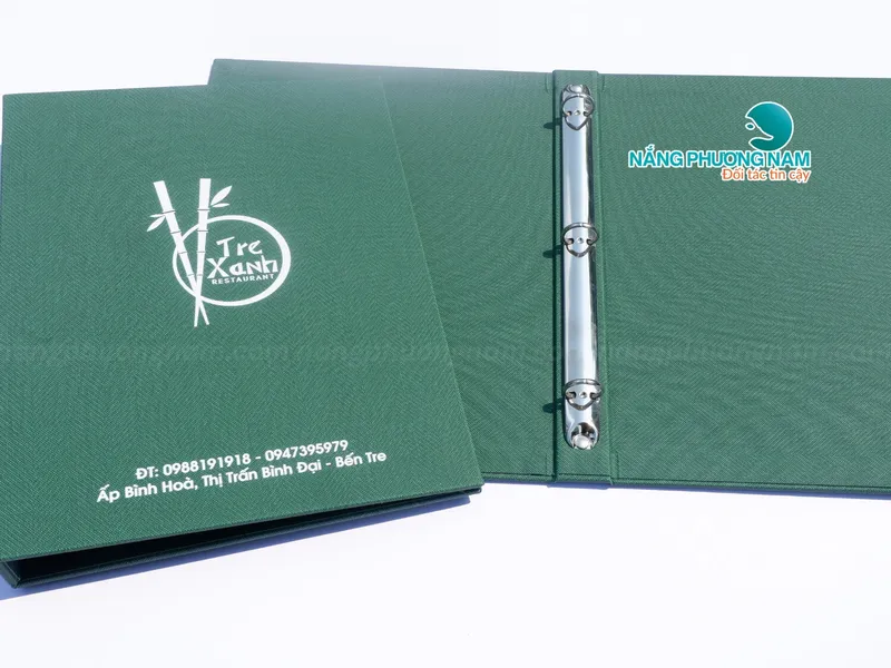 Menu bìa còng – Đẹp, bền, dễ thay đổi, tiết kiệm chi phí.
