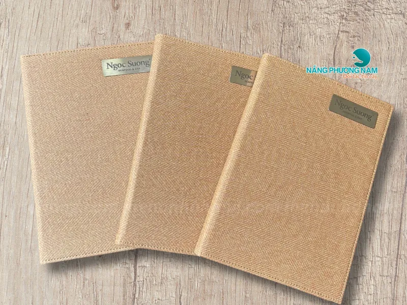 Bí Quyết Làm Menu Nhà Hàng Bằng Bìa Da Đẹp, Chất Lượng Và Sang Trọng Theo Xu Hướng 2025