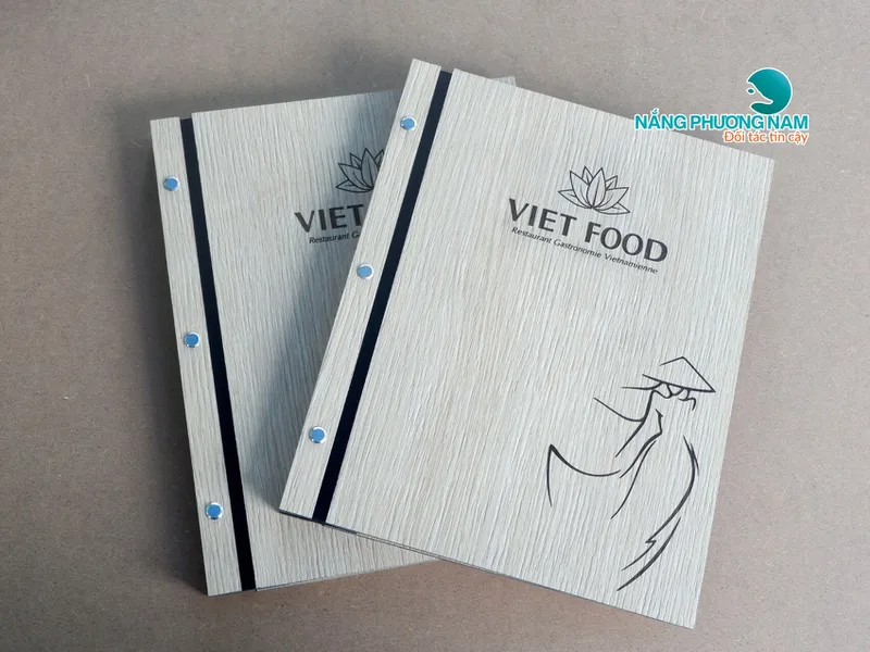 Menu gỗ, các dạng thực đơn bìa gỗ không nên bỏ qua.