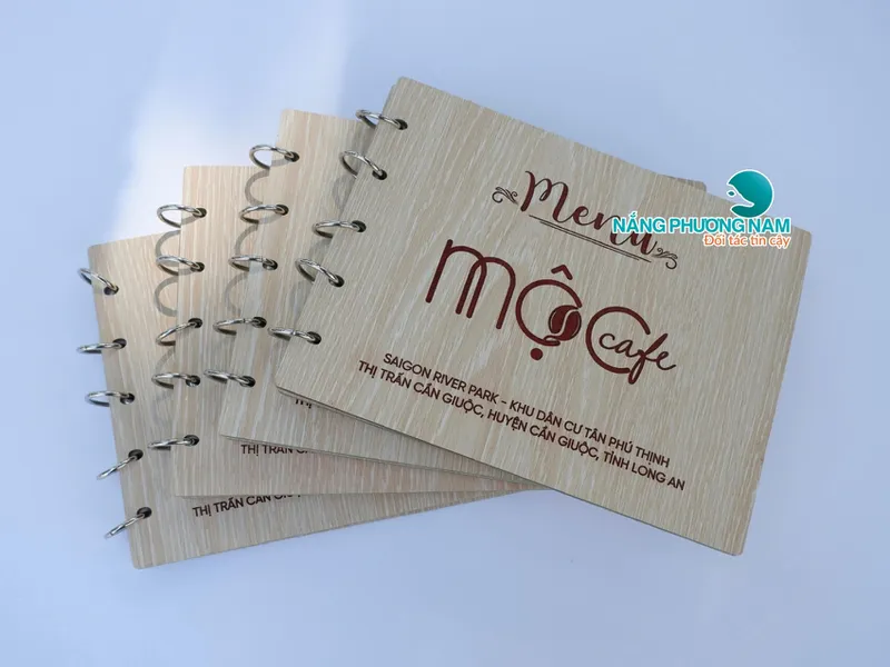 Menu gỗ, các dạng thực đơn bìa gỗ không nên bỏ qua.