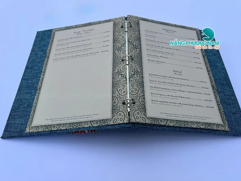 Menu bìa còng – Đẹp, bền, dễ thay đổi, tiết kiệm chi phí.