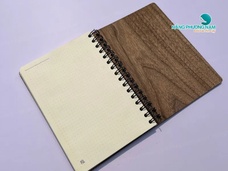 In sổ tay theo yêu cầu - Bìa gỗ bền đẹp, ấn tượng từ cái nhìn đầu tiên