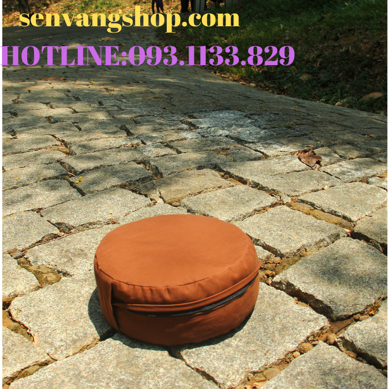 Đêm ngồi thiền trụ tròn màu nâu Đêm ngồi thiền trụ tròn màu nâu