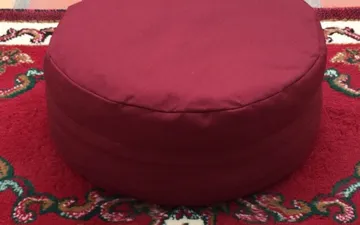 Bồ đoàn ngồi thiền hỗ trợ nâng đỡ và bảo vệ cột sống của bạn khi thực hành thiền.