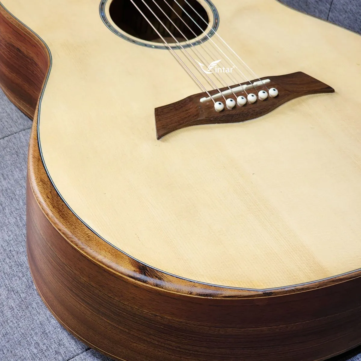 A2V - ĐÀN GUITAR ACOUSTIC GỖ HỒNG ĐÀO CÓ BAVEL CHỐNG CẤN TAY