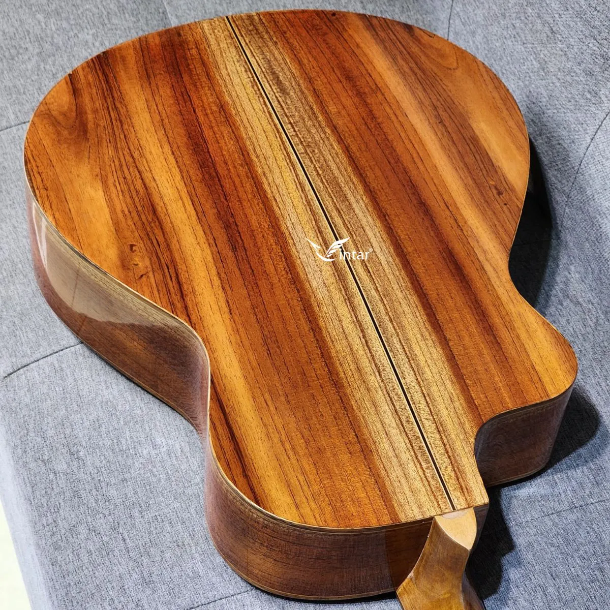 A2V - ĐÀN GUITAR ACOUSTIC GỖ HỒNG ĐÀO CÓ BAVEL CHỐNG CẤN TAY